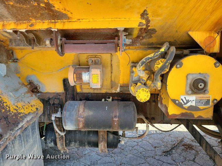 image for item DZ6738 1999 Freightliner FL112 dump truck