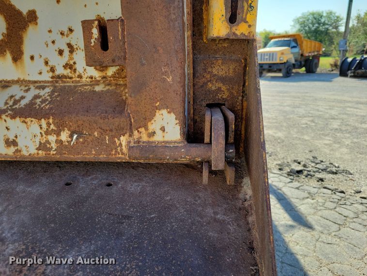 image for item DZ6738 1999 Freightliner FL112 dump truck