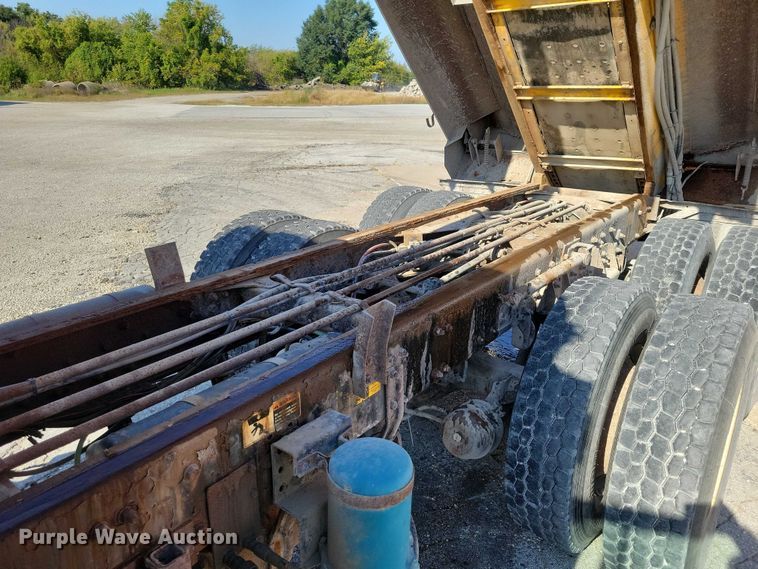 image for item DZ6738 1999 Freightliner FL112 dump truck