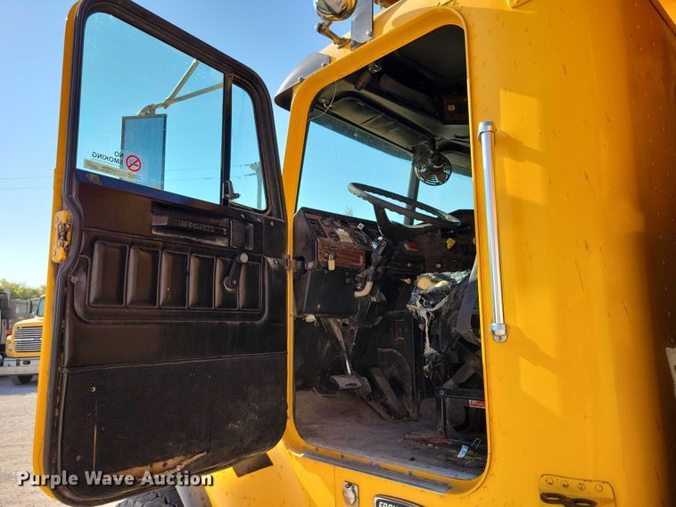 image for item DZ6738 1999 Freightliner FL112 dump truck