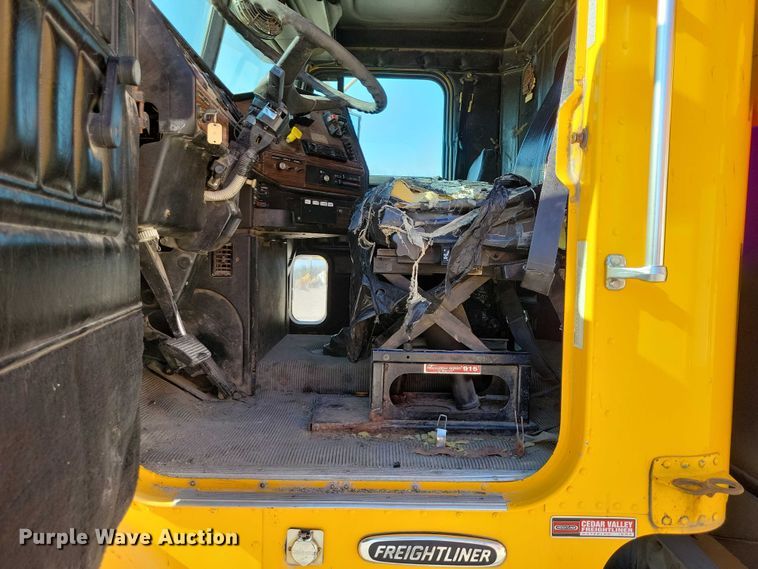 image for item DZ6738 1999 Freightliner FL112 dump truck