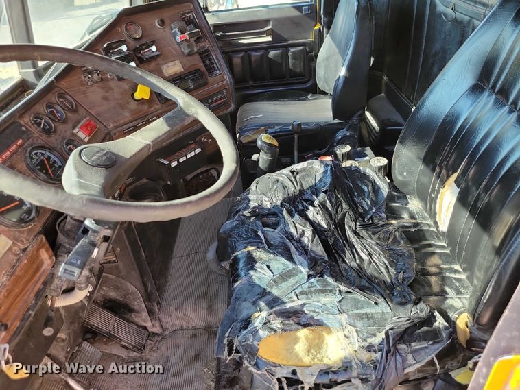 image for item DZ6738 1999 Freightliner FL112 dump truck