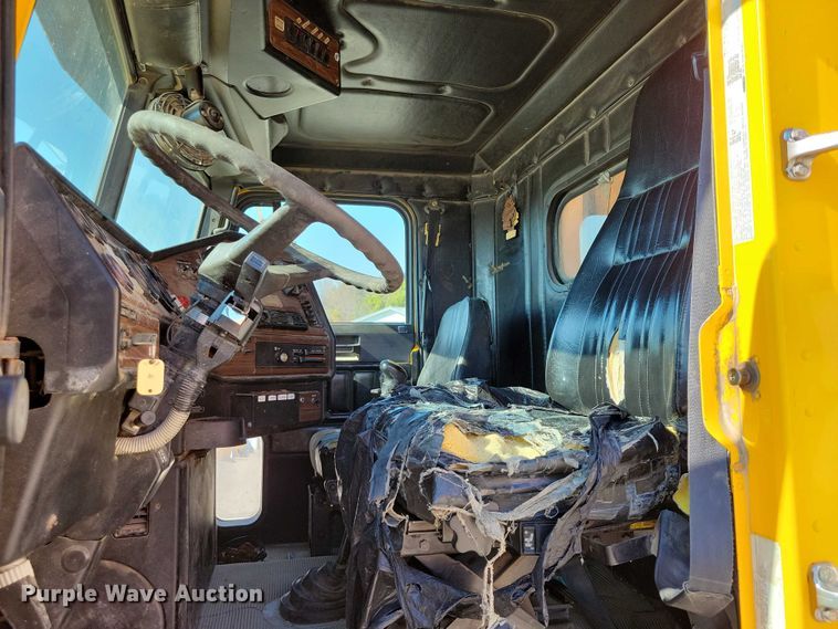 image for item DZ6738 1999 Freightliner FL112 dump truck