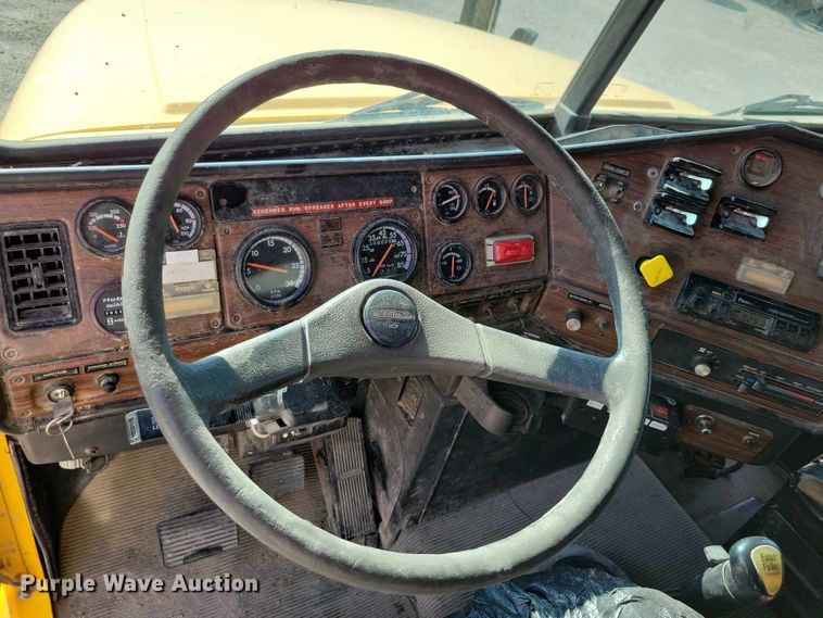 image for item DZ6738 1999 Freightliner FL112 dump truck