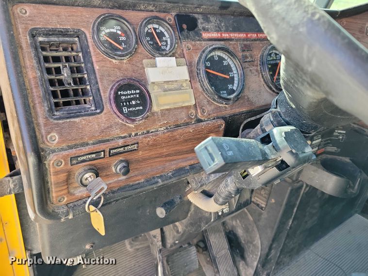 image for item DZ6738 1999 Freightliner FL112 dump truck