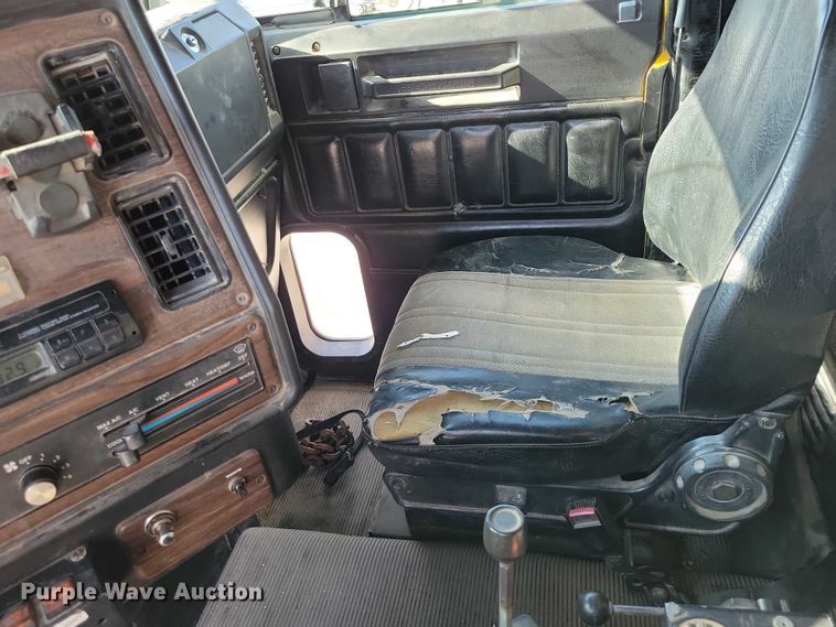 image for item DZ6738 1999 Freightliner FL112 dump truck