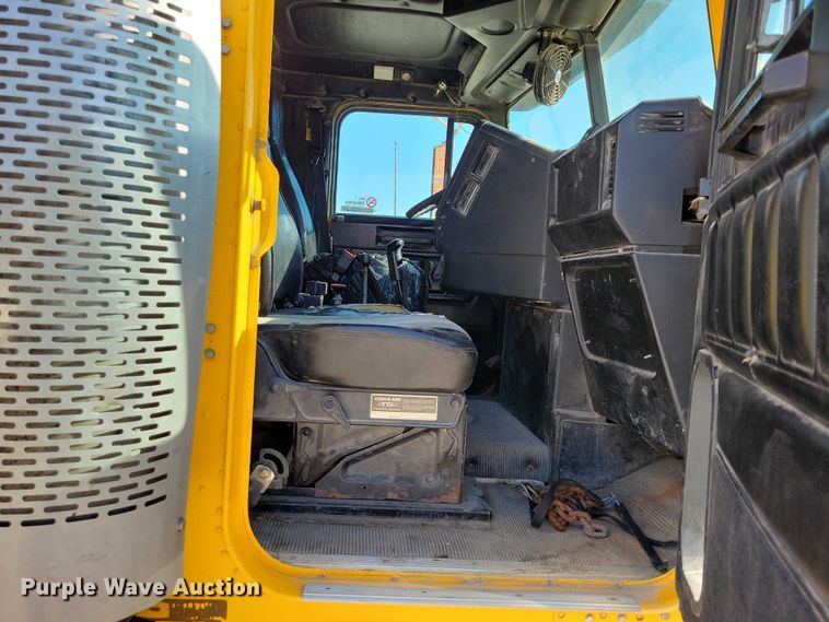 image for item DZ6738 1999 Freightliner FL112 dump truck