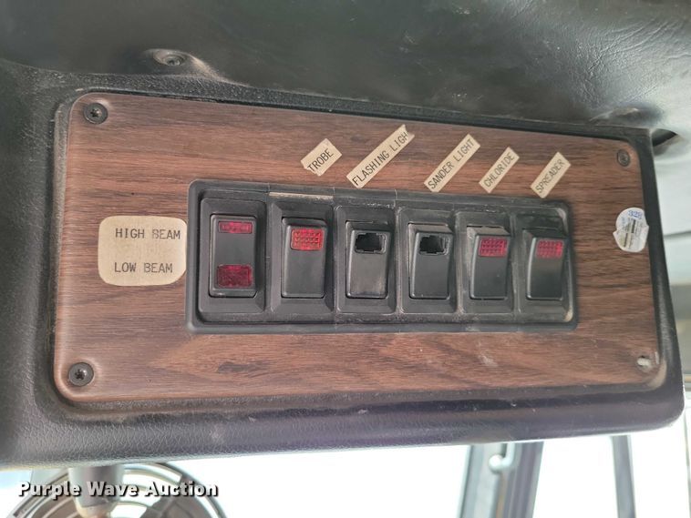 image for item DZ6738 1999 Freightliner FL112 dump truck