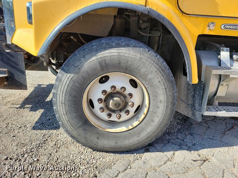 image for item DZ6738 1999 Freightliner FL112 dump truck