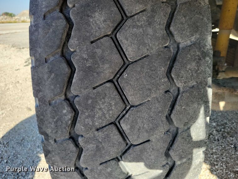 image for item DZ6738 1999 Freightliner FL112 dump truck