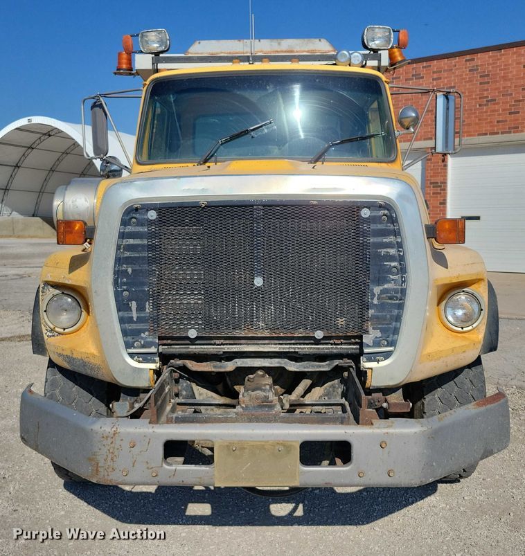 image for item DZ6739 1996 Ford L9000 dump truck