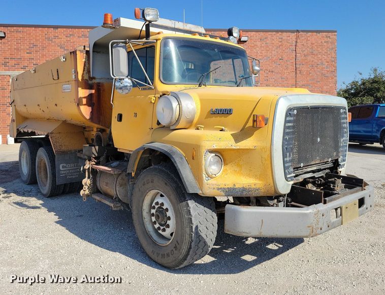 image for item DZ6739 1996 Ford L9000 dump truck