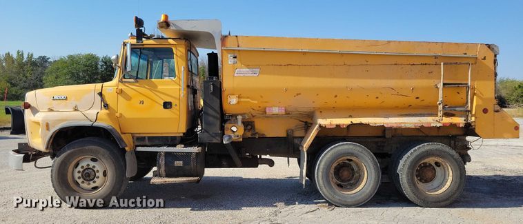 image for item DZ6739 1996 Ford L9000 dump truck