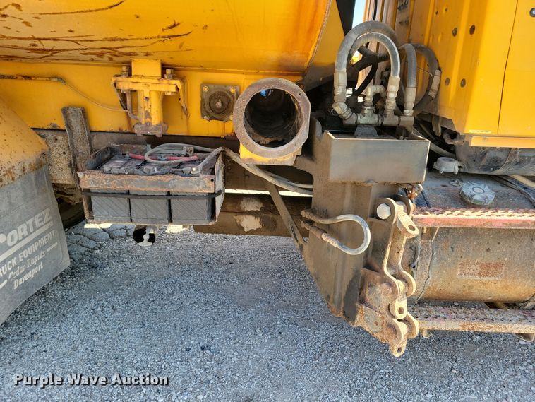 image for item DZ6739 1996 Ford L9000 dump truck