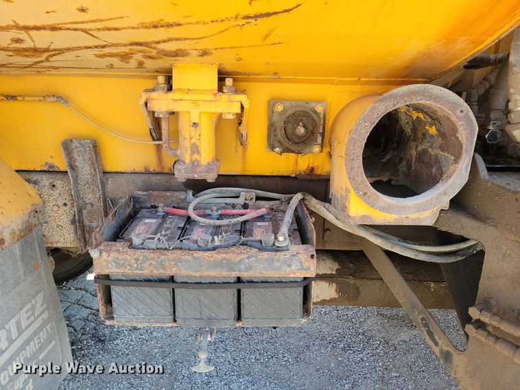 image for item DZ6739 1996 Ford L9000 dump truck