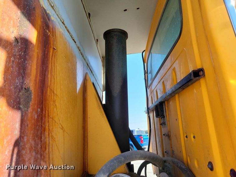 image for item DZ6739 1996 Ford L9000 dump truck