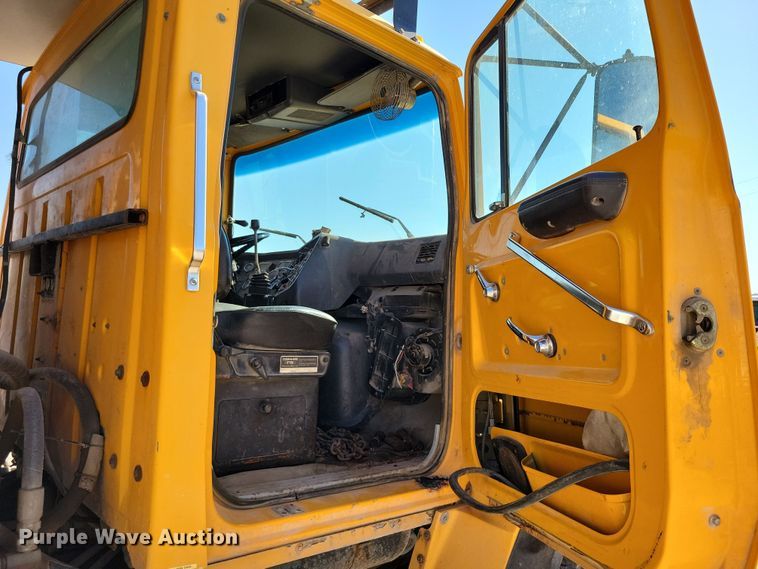 image for item DZ6739 1996 Ford L9000 dump truck
