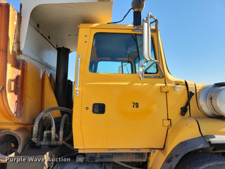 image for item DZ6739 1996 Ford L9000 dump truck