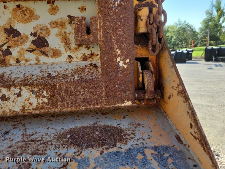 image for item DZ6739 1996 Ford L9000 dump truck