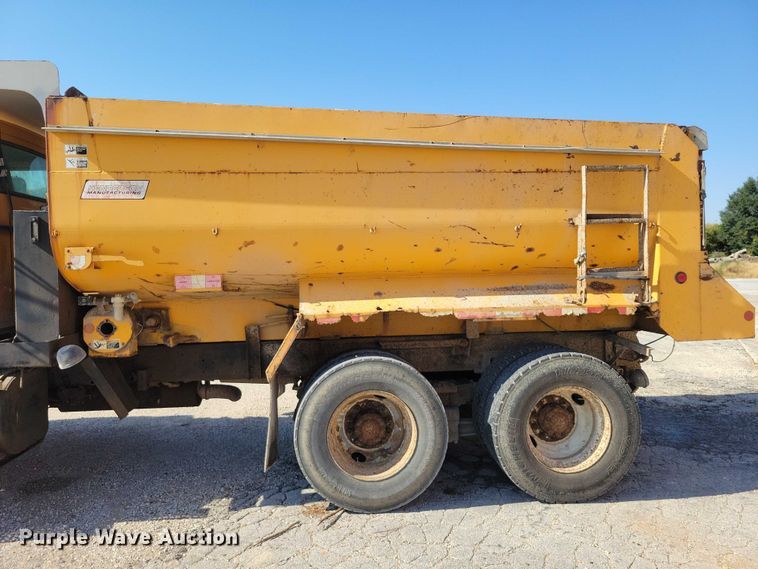 image for item DZ6739 1996 Ford L9000 dump truck