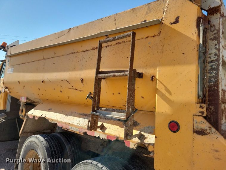 image for item DZ6739 1996 Ford L9000 dump truck