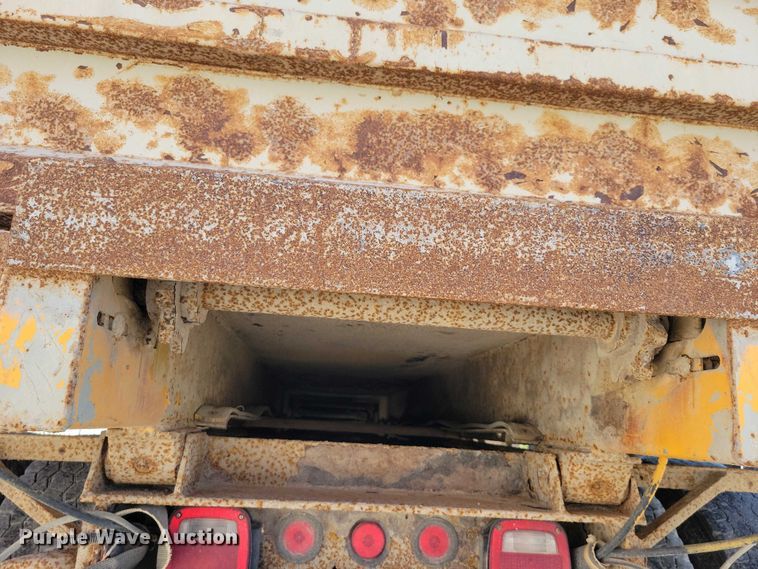 image for item DZ6739 1996 Ford L9000 dump truck