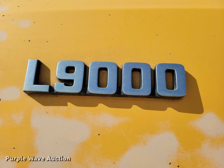 image for item DZ6739 1996 Ford L9000 dump truck