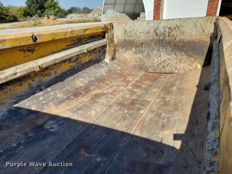 image for item DZ6739 1996 Ford L9000 dump truck