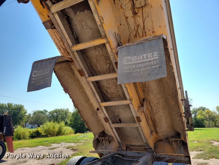 image for item DZ6739 1996 Ford L9000 dump truck