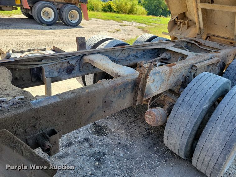 image for item DZ6739 1996 Ford L9000 dump truck