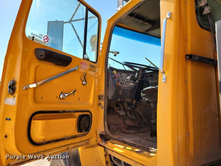 image for item DZ6739 1996 Ford L9000 dump truck