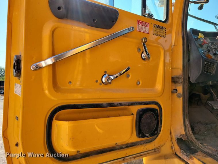 image for item DZ6739 1996 Ford L9000 dump truck