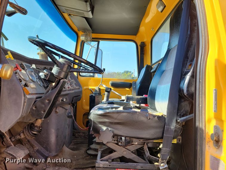 image for item DZ6739 1996 Ford L9000 dump truck