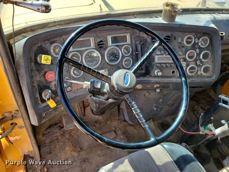 image for item DZ6739 1996 Ford L9000 dump truck