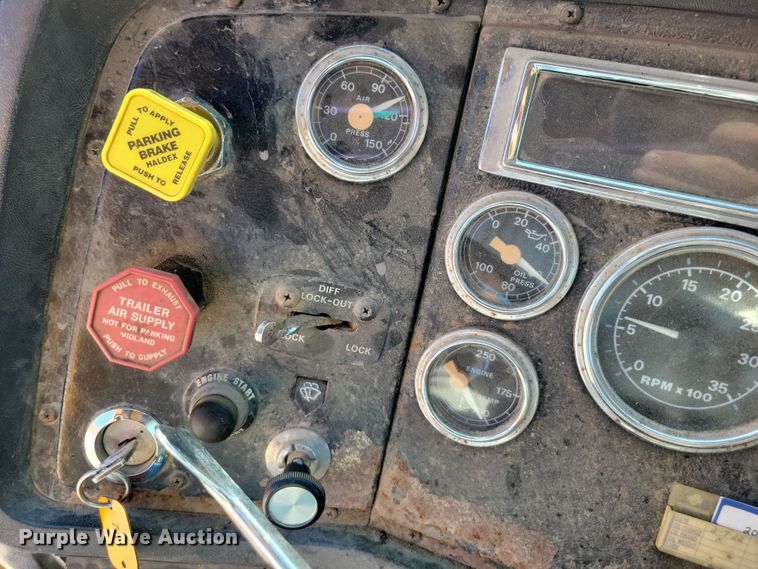 image for item DZ6739 1996 Ford L9000 dump truck