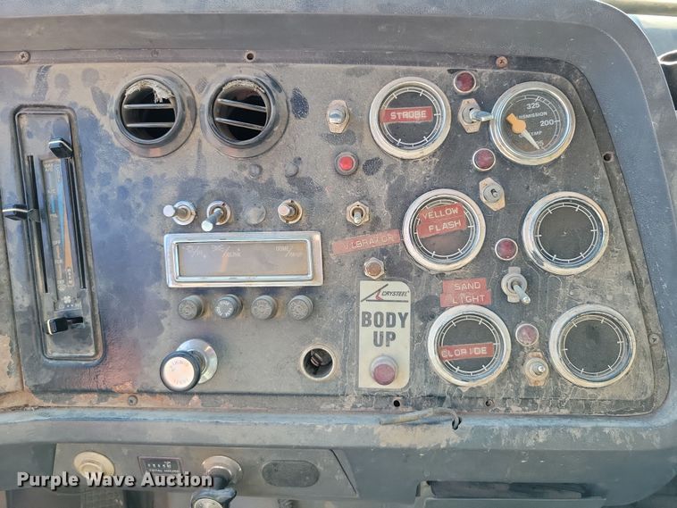 image for item DZ6739 1996 Ford L9000 dump truck