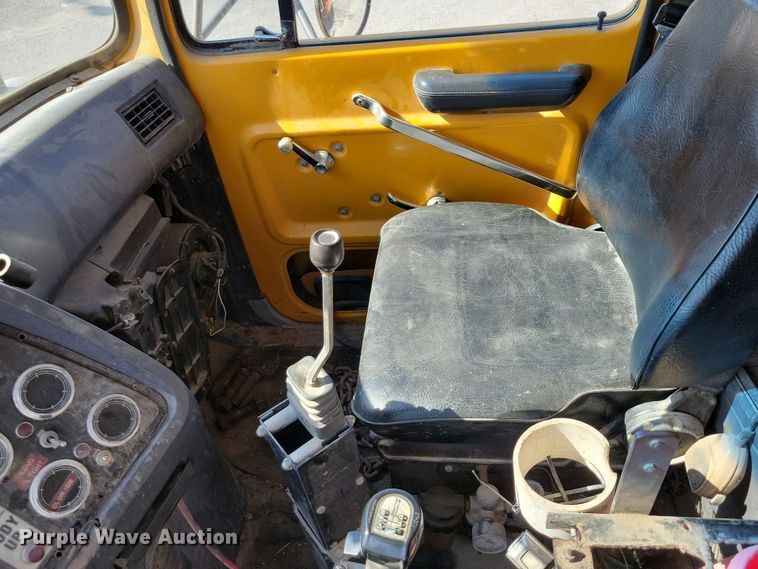 image for item DZ6739 1996 Ford L9000 dump truck