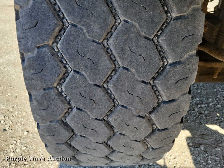 image for item DZ6739 1996 Ford L9000 dump truck