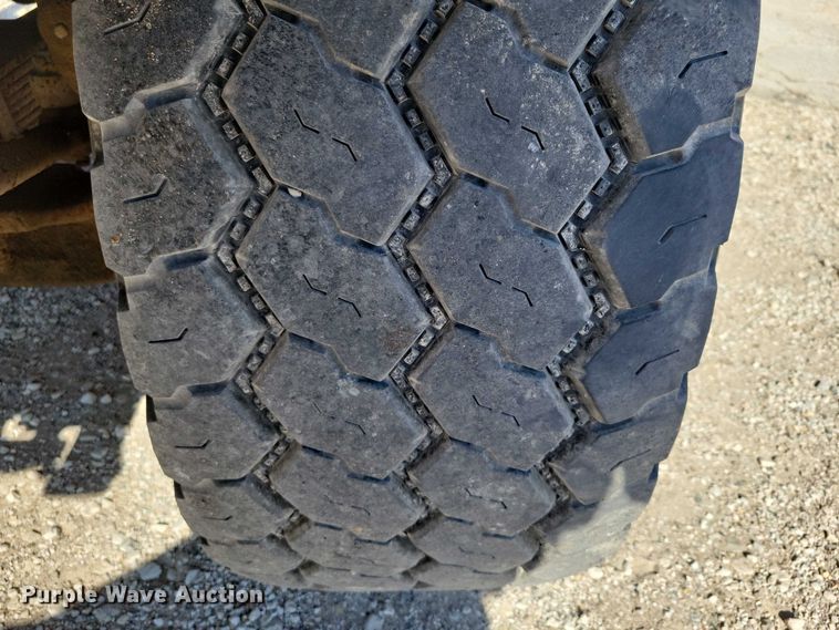 image for item DZ6739 1996 Ford L9000 dump truck