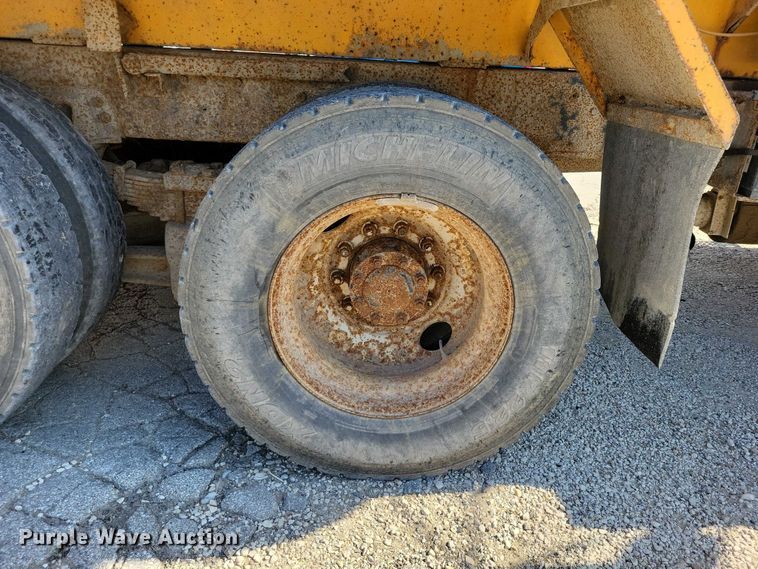 image for item DZ6739 1996 Ford L9000 dump truck
