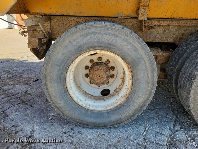 image for item DZ6739 1996 Ford L9000 dump truck
