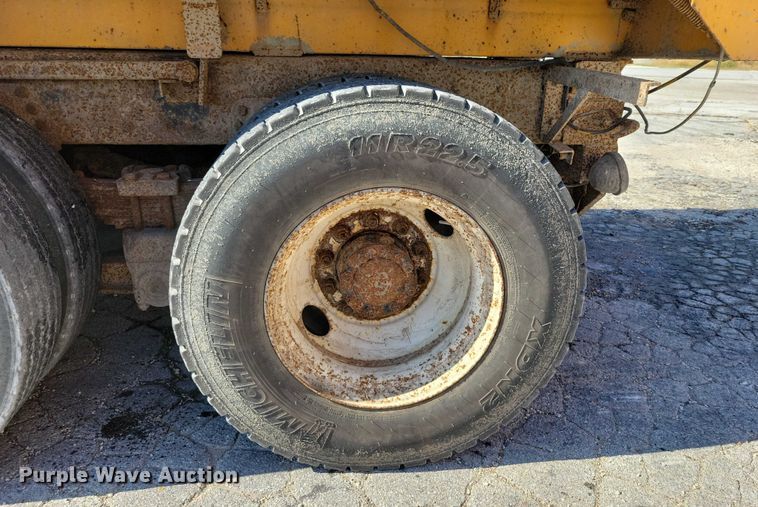 image for item DZ6739 1996 Ford L9000 dump truck