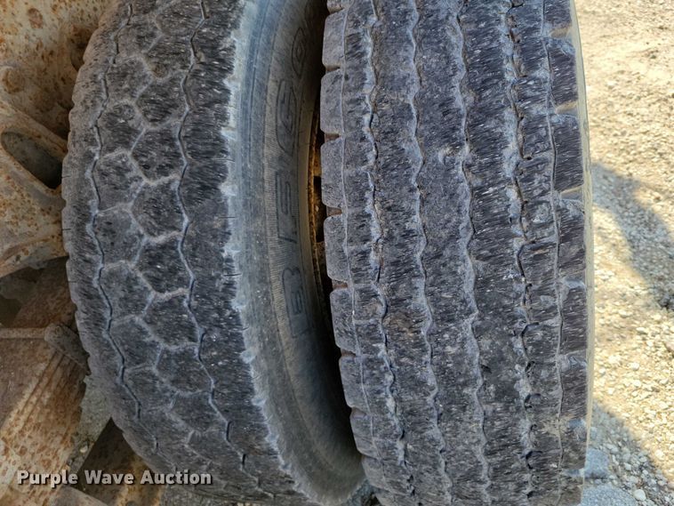 image for item DZ6739 1996 Ford L9000 dump truck