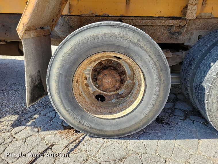 image for item DZ6739 1996 Ford L9000 dump truck