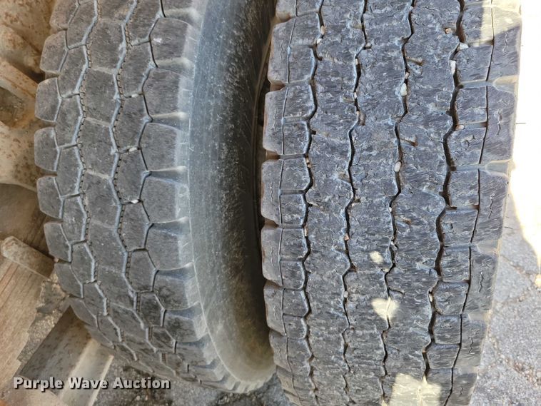 image for item DZ6739 1996 Ford L9000 dump truck