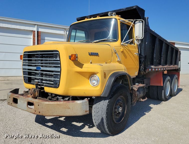 image for item DZ6740 1988 Ford L9000 dump truck