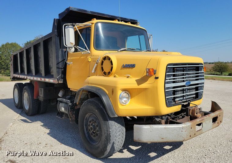 image for item DZ6740 1988 Ford L9000 dump truck