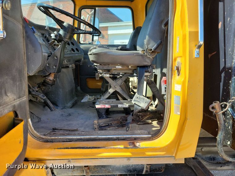 image for item DZ6740 1988 Ford L9000 dump truck