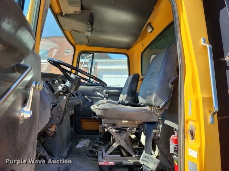 image for item DZ6740 1988 Ford L9000 dump truck