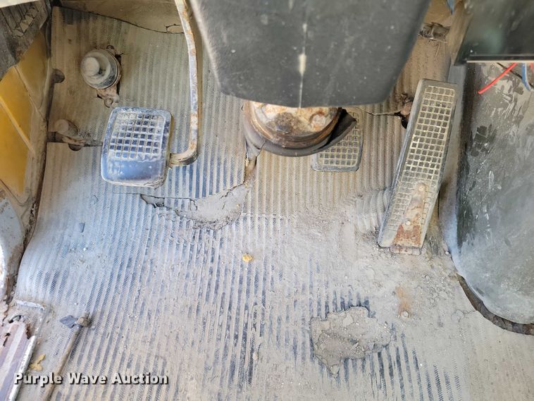 image for item DZ6740 1988 Ford L9000 dump truck